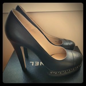Chanel Cap-Toe Chain Link Black Leather Pumps